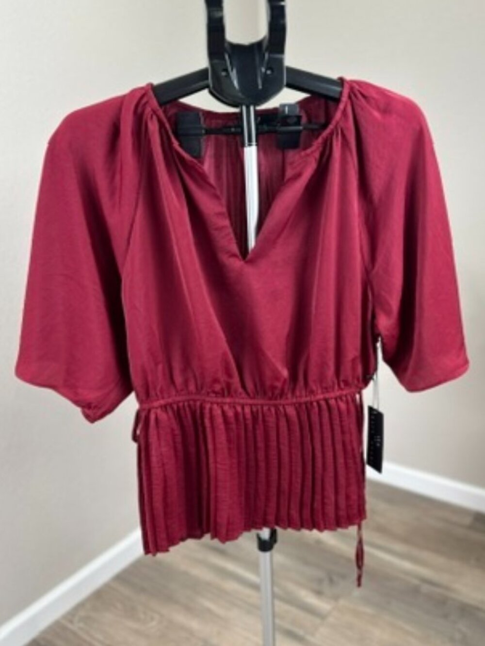 NWT Tracy Evans Burgundy Pleated Peplum Blouse Size L